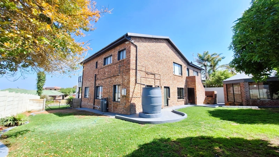 5 Bedroom Property for Sale in Stilbaai Wes Western Cape